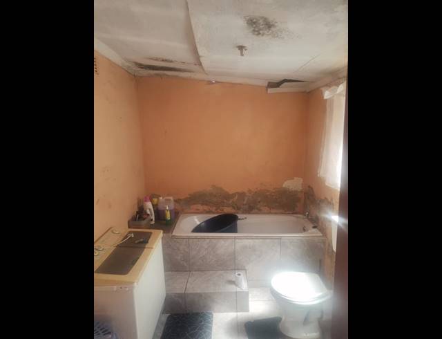 3 BEDROOM HOUSE FOR SALE IN NHLAPO